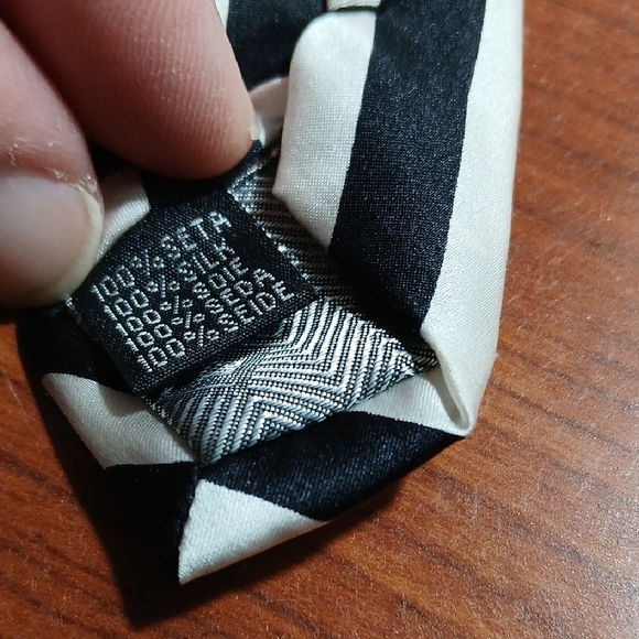 Elegant Striped Black and White Tie - Picture 3 of 6